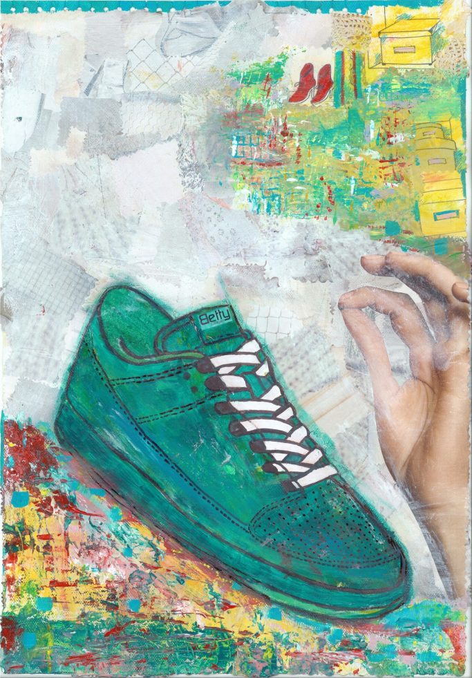 Collage aus unterschiedlich weißen Texturen aus Papier davor ein grüner Sneaker die Ecken sind bunt gestaltet